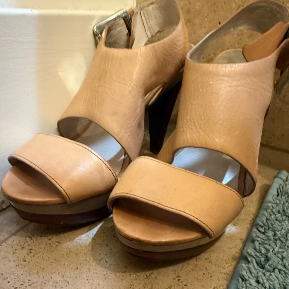 MICHAEL Michael Kors Carla Nude Leather Platform Wood stacked heel Sandals 7